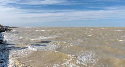 Bayside Paradise 4BR Home w Patio Games Room