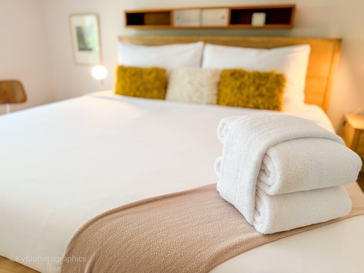 2 slaapkamers, een strijkplank/strijkijzer, gratis wifi, beddengoed