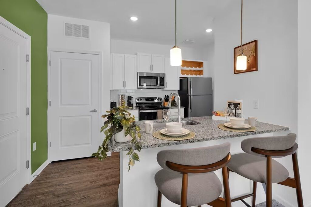 Mikroaaltouuni, uuni, liesi, astianpesukone