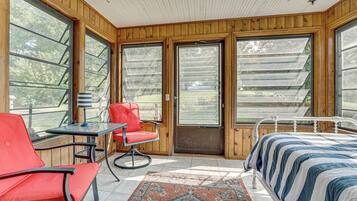 Desk, internet, bed sheets