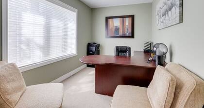 Executive home, spacious, 4 bedrm, parking, 30 min to downtown, backyard, pets