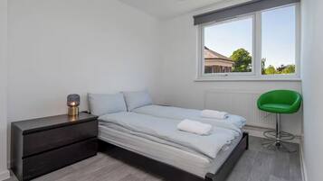 3 bedrooms, iron/ironing board, free WiFi, bed sheets