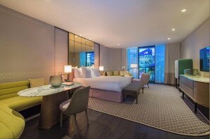 Apartemen Deluks, pemandangan kota | Brankas, tirai kedap cahaya, setrika/meja setrika, dan Wi-Fi gratis