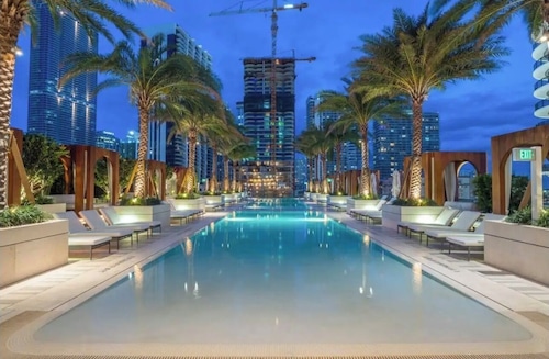 SLS Luxe Brickell by Palermo Home