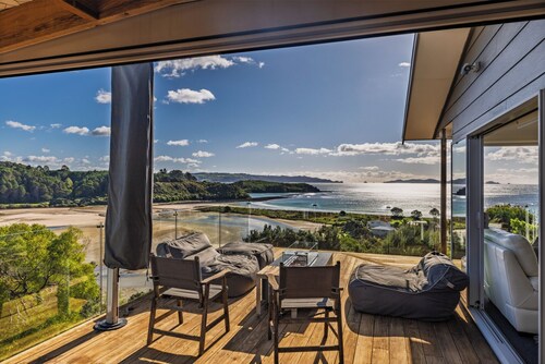 Coastal Serenity - Tapuaetahi Beach Escape