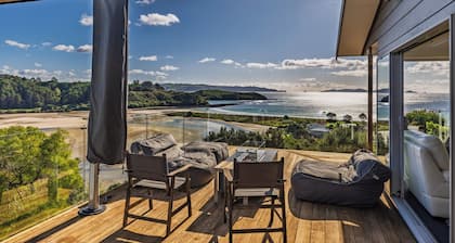 Coastal Serenity - Tapuaetahi Beach Escape