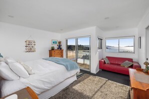 4 habitaciones, tabla de planchar con plancha, wifi y ropa de cama 