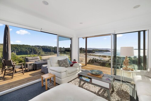 Coastal Serenity - Tapuaetahi Beach Escape