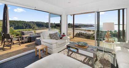 Coastal Serenity - Tapuaetahi Beach Escape