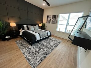 3 soverom, strykejern/-brett, internettilgang og sengetøy