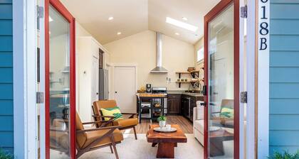 Sunlit Laurelhurst Cottage - Office, Dog-Friendly
