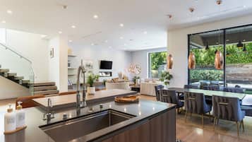 Luxury House, Garden View | Living area