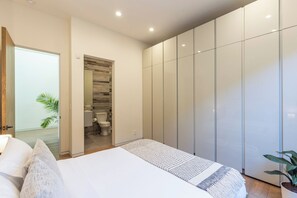Casa de lujo, vista al jardín | Cortinas blackout, tabla de planchar con plancha y wifi gratis 