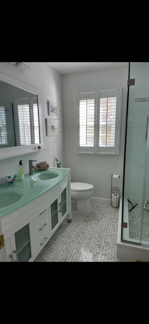 مناشف، صابون، ورق حمّام