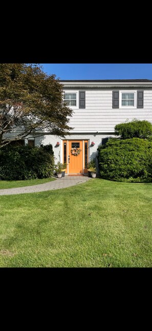 Exterior detail - SEASONAL RENTAL - Bay Links Home (Bellport)