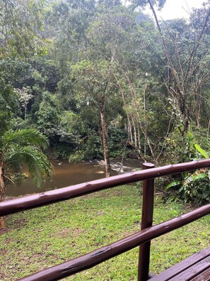 المنطقة المحيطة بالمنشأة