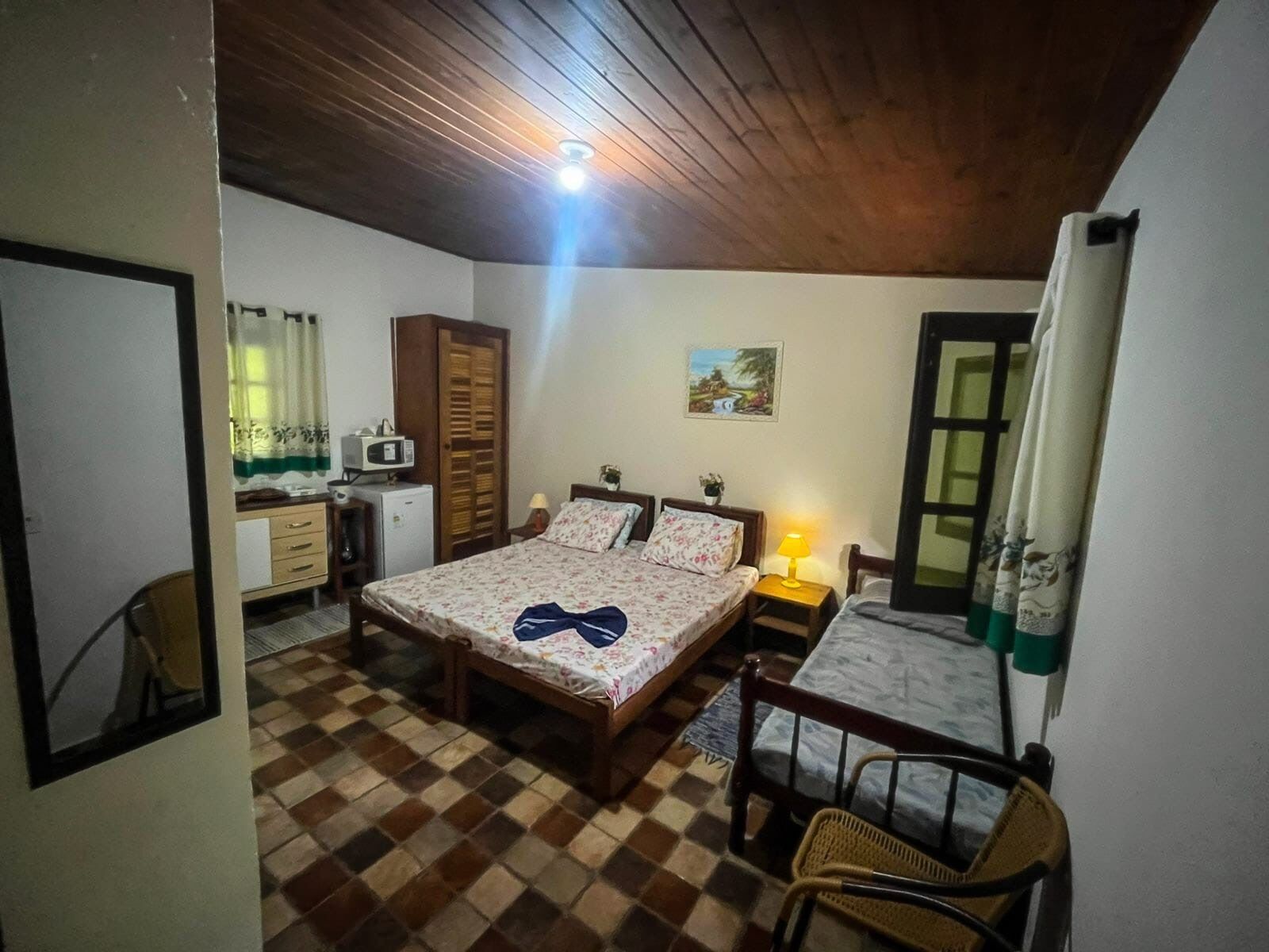 10 bedrooms, WiFi, bed sheets