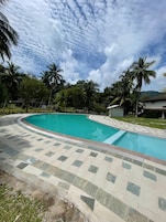 Kolam renang terbuka