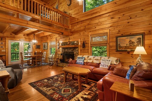Welcome to the Black Bear Lodge located Lake Lure's Riverbend community.