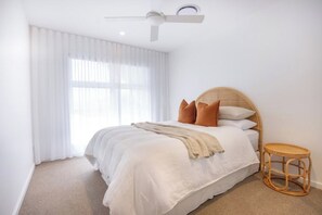 3 bedrooms, iron/ironing board, internet, bed sheets