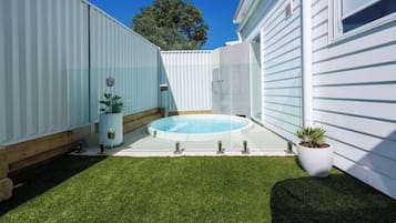 Bañera de hidromasaje exterior