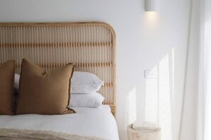 3 habitaciones, tabla de planchar con plancha, internet y ropa de cama 