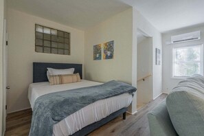 1 bedroom, desk, travel cot, WiFi