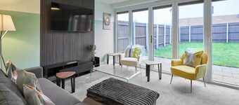 Modern Home in Quiet Environment