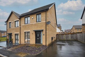 Exterior - Modern Home in Quiet Environment (Corby)
