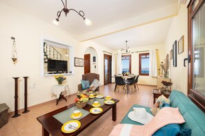 Télévision, cheminée