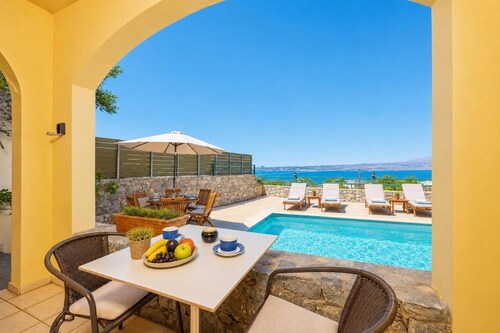 Villa Aphrodite - Four Bedroom Villa, Sleeps 7