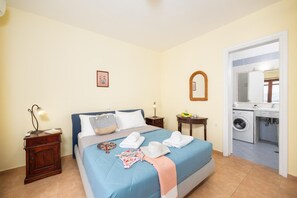 4 habitaciones, tabla de planchar con plancha y ropa de cama 