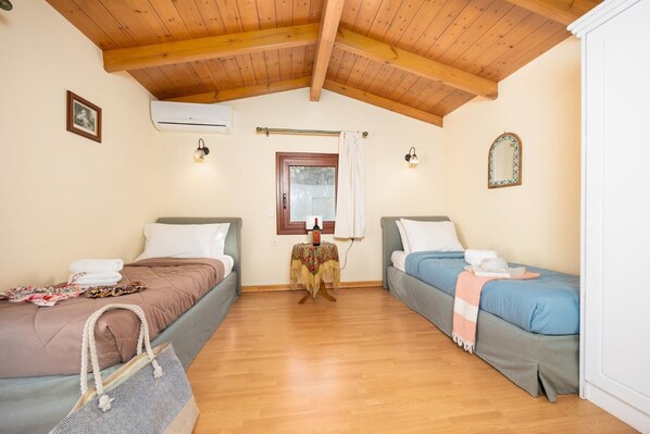4 habitaciones, tabla de planchar con plancha, wifi y ropa de cama 