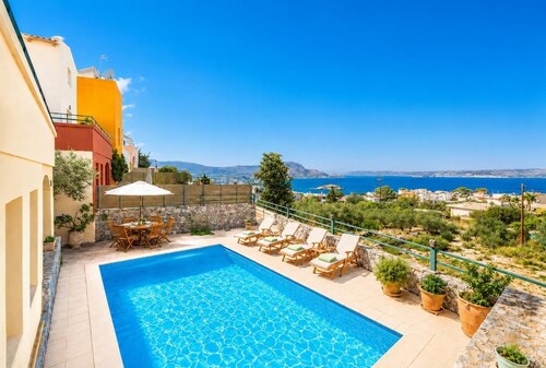 Villa Aphrodite - Four Bedroom Villa, Sleeps 7