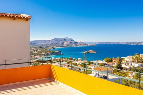 Odysseus Villa - Three Bedroom Villa, Sleeps 6