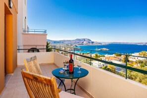 Outdoor dining - Odysseus Villa - Three Bedroom Villa, Sleeps 6 (Plaka)