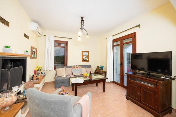 Télévision, cheminée