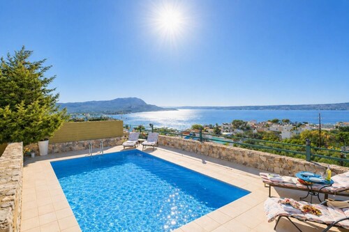 Ariadne Villa - Four Bedroom Villa, Sleeps 7