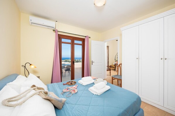 4 habitaciones, tabla de planchar con plancha, wifi y ropa de cama 