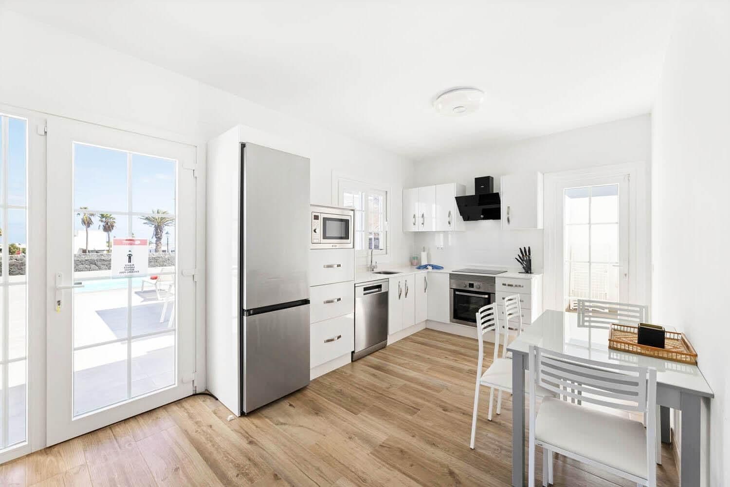 Réfrigérateur, micro-ondes, four, lave-vaisselle