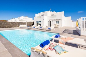 Lämmitetty uima-allas