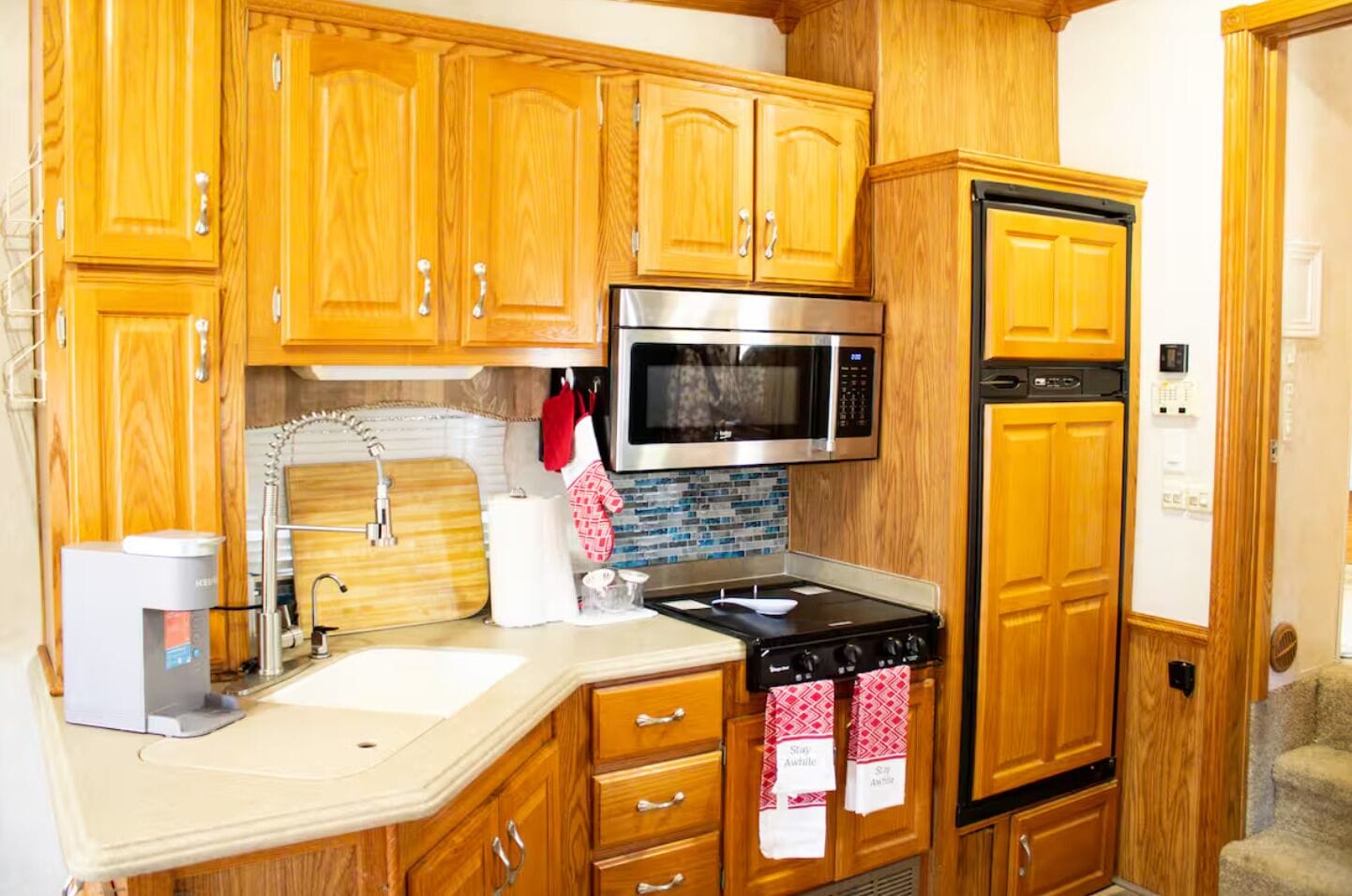 Refrigerador, microondas, horno y parrilla de estufa 