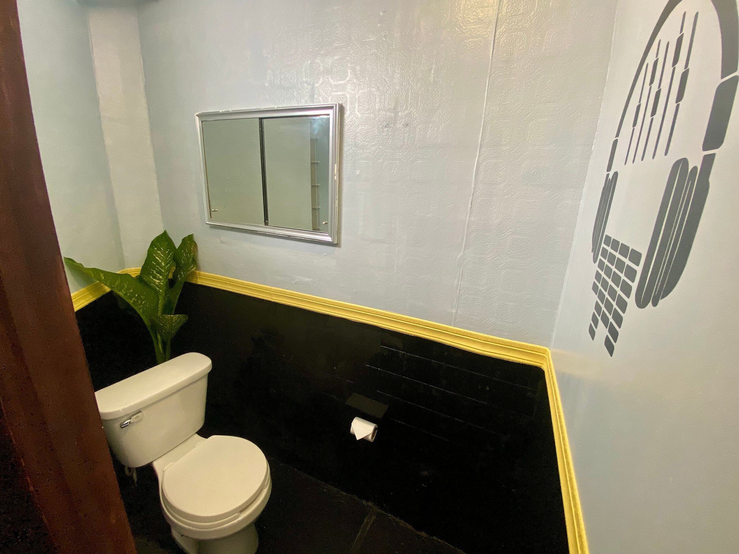 Towels, soap, shampoo, toilet paper