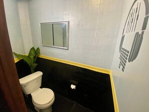 Towels, soap, shampoo, toilet paper