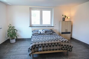 2 habitaciones, escritorio, cuna de viaje y wifi gratis 