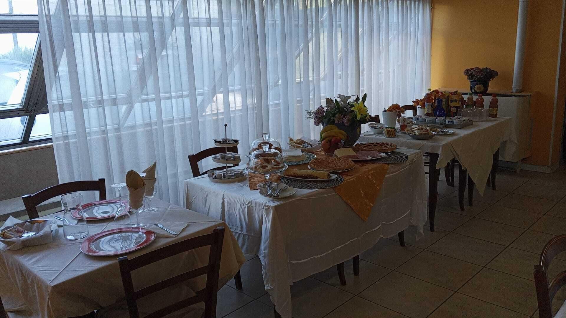 Tägliches kontinentales Frühstück (5.00 EUR pro Person)