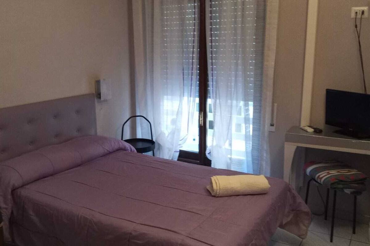 Desk, laptop workspace, WiFi (free)
