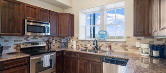 Key Lime Casa - Waterfront 3 BR/2.5 BA House on the Colorado River