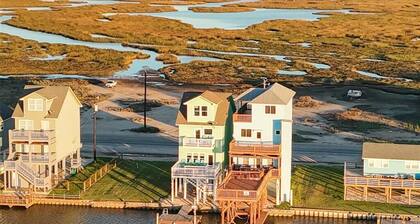 Key Lime Casa - Waterfront 3 BR/2.5 BA House on the Colorado River