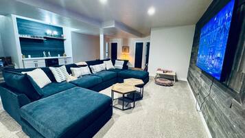 Téléviseur connecté, foyer, bureau, écran d’ordinateur